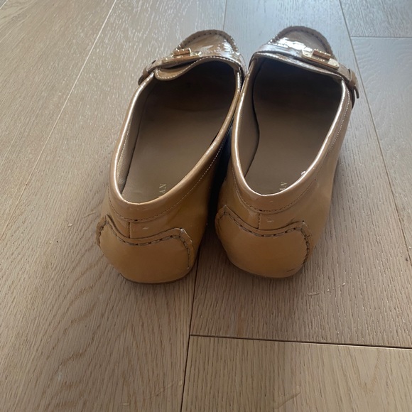 Cole Hann patent tan leather flats - Picture 2 of 3